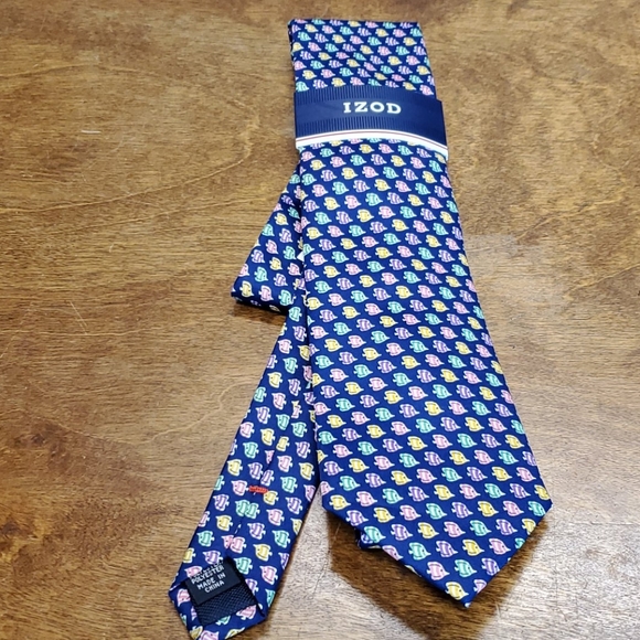 Izod Festive Fish Tie {Izod} - Picture 5 of 8